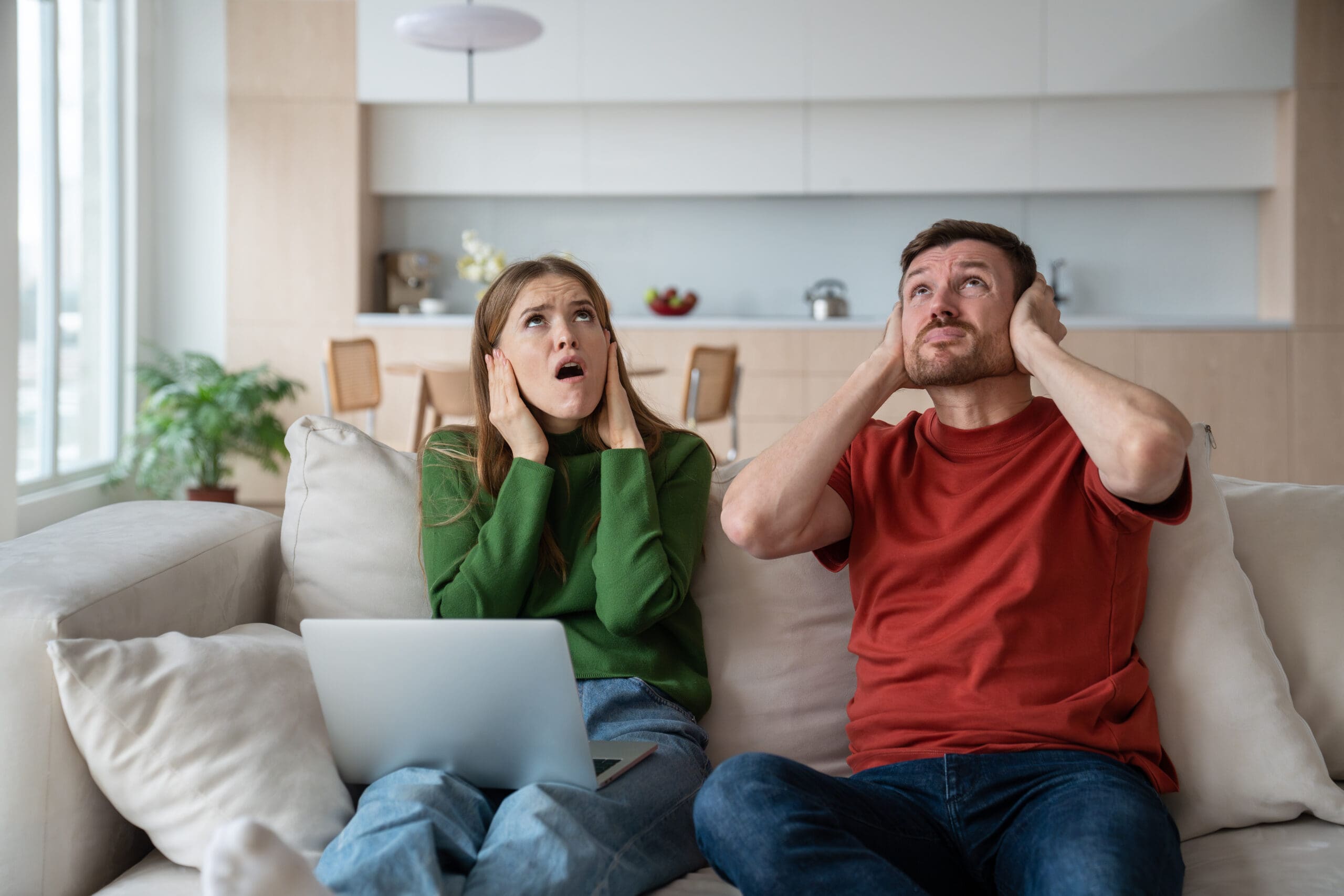 Conflit entre voisins en raison de nuisances sonores dans l'appartement ou la maison